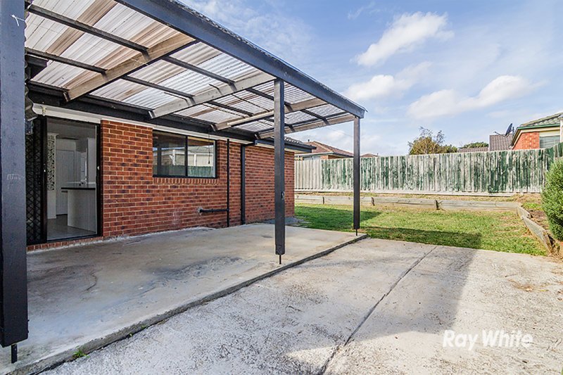 Photo - 4 Raffindale Crescent, Cranbourne West VIC 3977 - Image 13