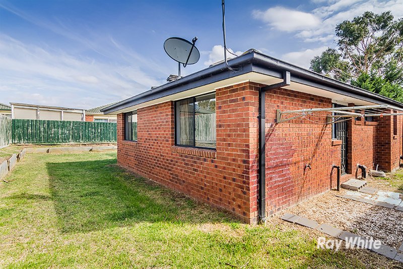 Photo - 4 Raffindale Crescent, Cranbourne West VIC 3977 - Image 16