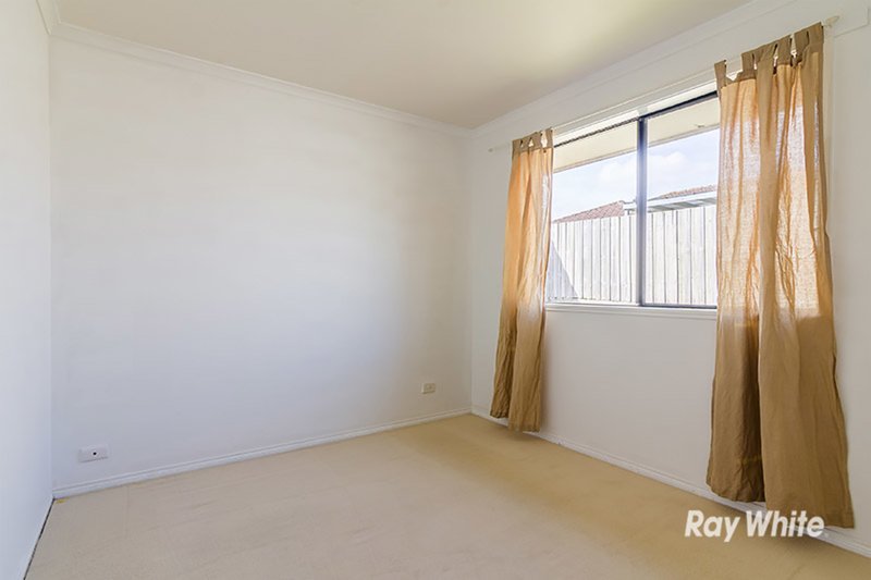 Photo - 4 Raffindale Crescent, Cranbourne West VIC 3977 - Image 19