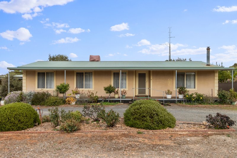 4 Railway Parade, Robertstown SA 5381