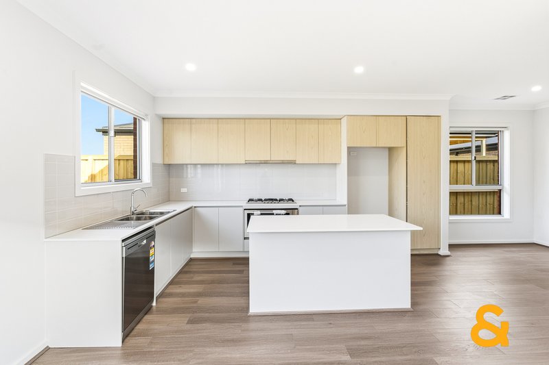 Photo - 4 Rainbow Street, Wollert VIC 3750 - Image 4