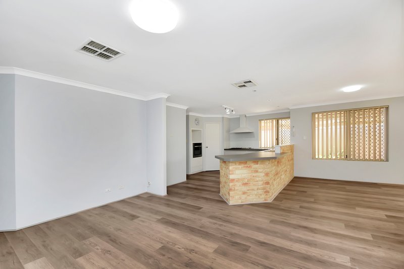 Photo - 4 Raintree Rise, Marangaroo WA 6064 - Image 11