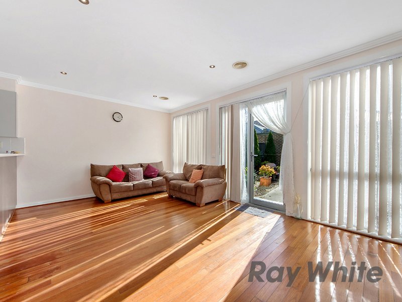 Photo - 4 Ravenswood Walk, Cairnlea VIC 3023 - Image 2