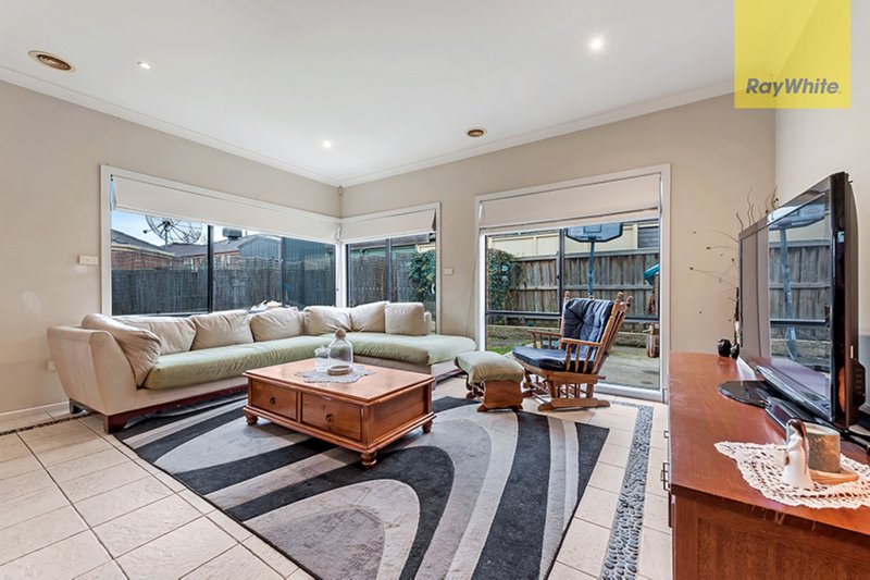 Photo - 4 Reay Drive, Craigieburn VIC 3064 - Image 3