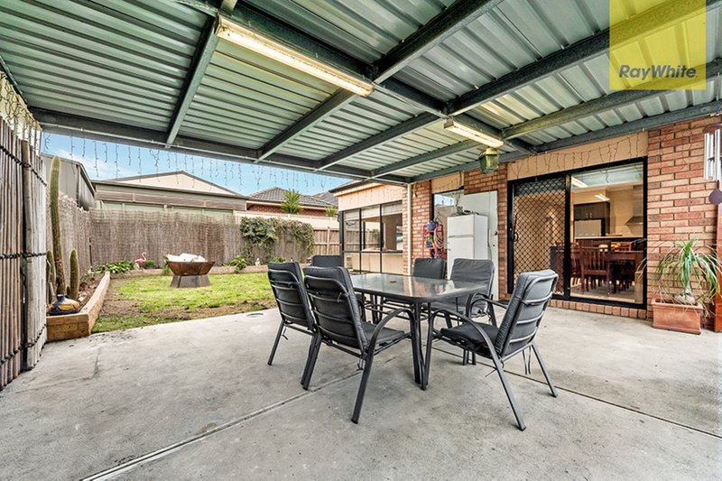 Photo - 4 Reay Drive, Craigieburn VIC 3064 - Image 6