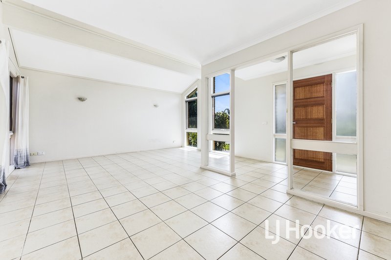 Photo - 4 Rebecca Court, Cranbourne North VIC 3977 - Image 2