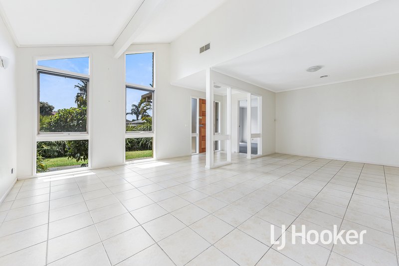 Photo - 4 Rebecca Court, Cranbourne North VIC 3977 - Image 3