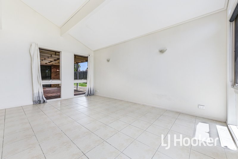 Photo - 4 Rebecca Court, Cranbourne North VIC 3977 - Image 4