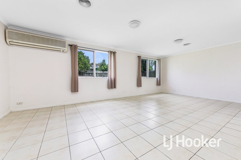 Photo - 4 Rebecca Court, Cranbourne North VIC 3977 - Image 5