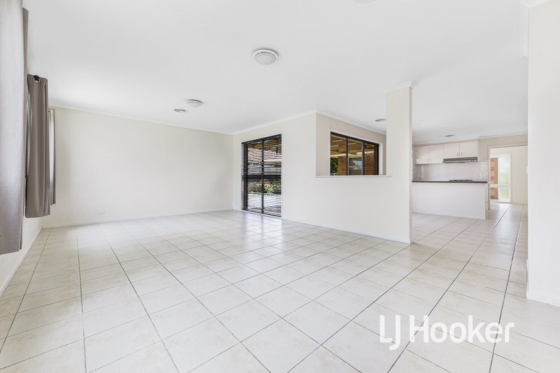 Photo - 4 Rebecca Court, Cranbourne North VIC 3977 - Image 6