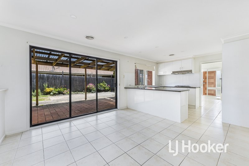 Photo - 4 Rebecca Court, Cranbourne North VIC 3977 - Image 8