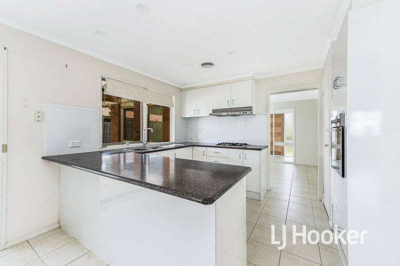 Photo - 4 Rebecca Court, Cranbourne North VIC 3977 - Image 9