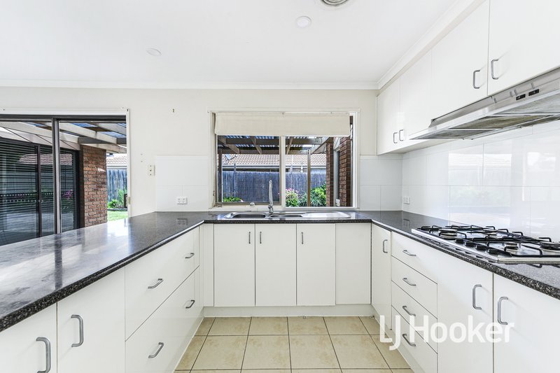 Photo - 4 Rebecca Court, Cranbourne North VIC 3977 - Image 10