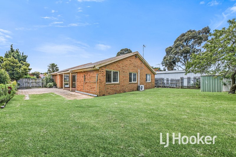 Photo - 4 Rebecca Court, Cranbourne North VIC 3977 - Image 18