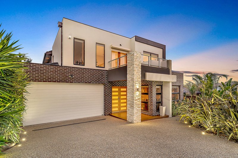 Photo - 4 Regal Rise, Craigieburn VIC 3064 - Image 2