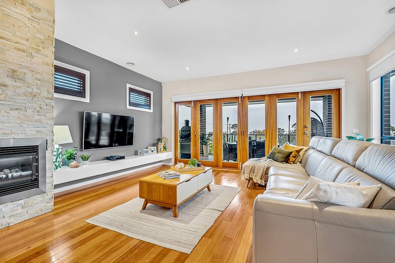 Photo - 4 Regal Rise, Craigieburn VIC 3064 - Image 6