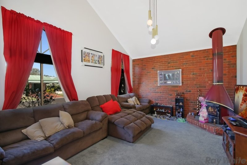 Photo - 4 Regency Court, Benalla VIC 3672 - Image 3