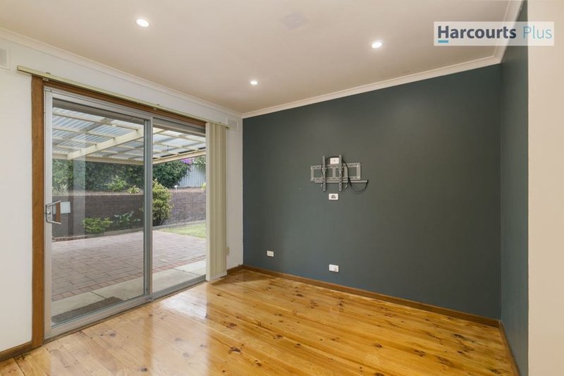 Photo - 4 Resolute Crescent, Hallett Cove SA 5158 - Image 6