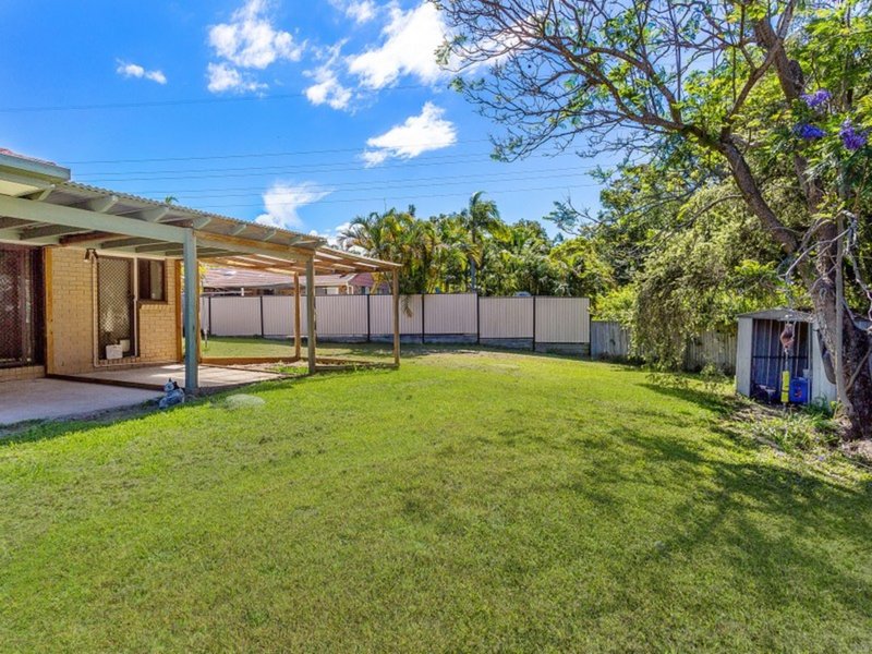 Photo - 4 Richard Crescent, Highland Park QLD 4211 - Image 4