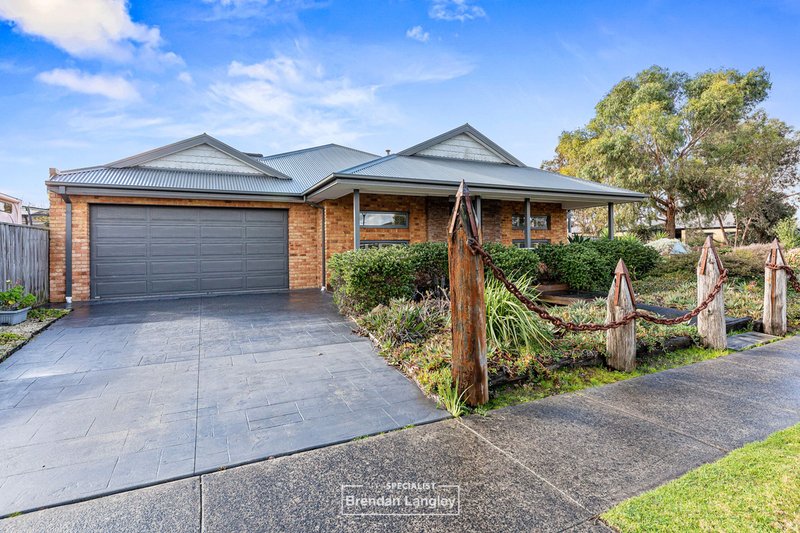 Photo - 4 Riddell Grove, Pakenham VIC 3810 - Image 2