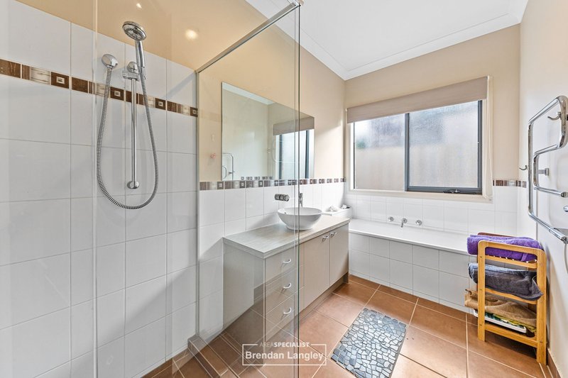 Photo - 4 Riddell Grove, Pakenham VIC 3810 - Image 15