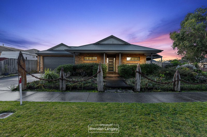 Photo - 4 Riddell Grove, Pakenham VIC 3810 - Image 2