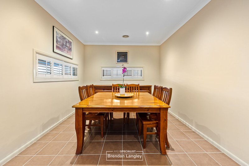 Photo - 4 Riddell Grove, Pakenham VIC 3810 - Image 8