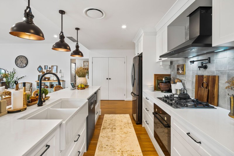 Photo - 4 Riverbank Court, Ashmore QLD 4214 - Image 2