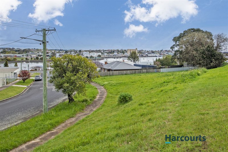 Photo - 4 Riverview Avenue, East Devonport TAS 7310 - Image 2