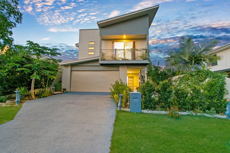 4 Riviera Crescent, North Lakes QLD 4509