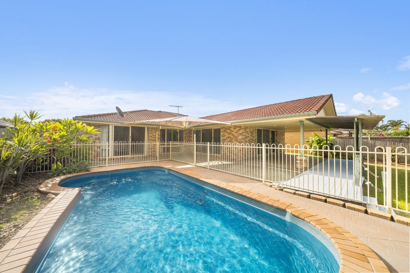 Photo - 4 Robert Close, Redcliffe QLD 4020 - Image 4