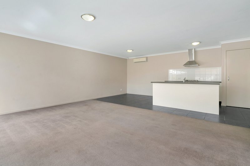 Photo - 4 Roberts Street, Munno Para SA 5115 - Image 4