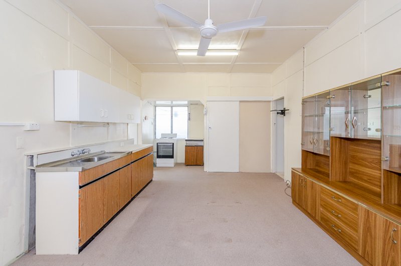 Photo - 4 Roberts Street, South Gladstone QLD 4680 - Image 2