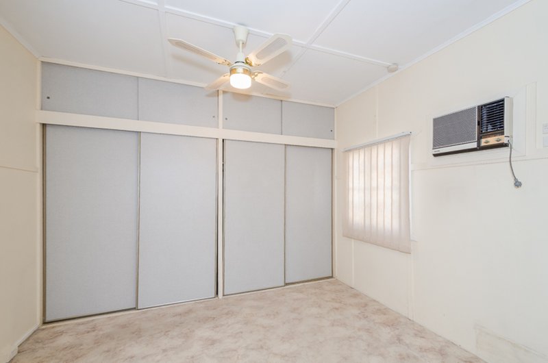 Photo - 4 Roberts Street, South Gladstone QLD 4680 - Image 6