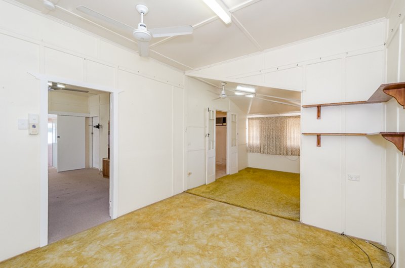 Photo - 4 Roberts Street, South Gladstone QLD 4680 - Image 9