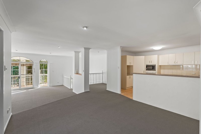 Photo - 4 Robertson Place, Fig Tree Pocket QLD 4069 - Image 6