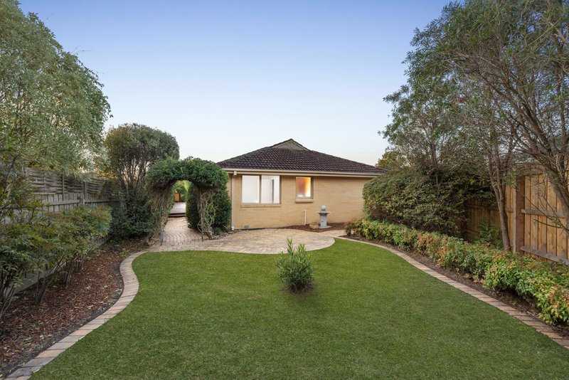 Photo - 4 Robin Court, Wantirna VIC 3152 - Image 2
