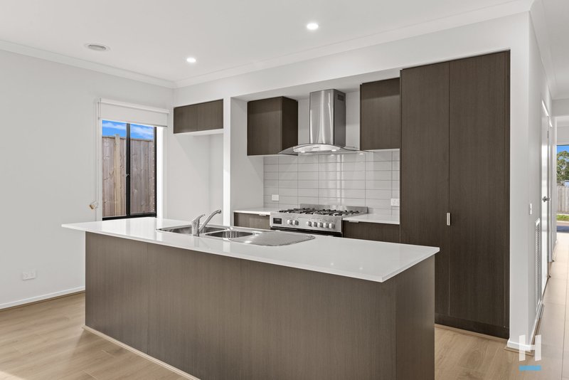 Photo - 4 Rockley Avenue, Warragul VIC 3820 - Image 3