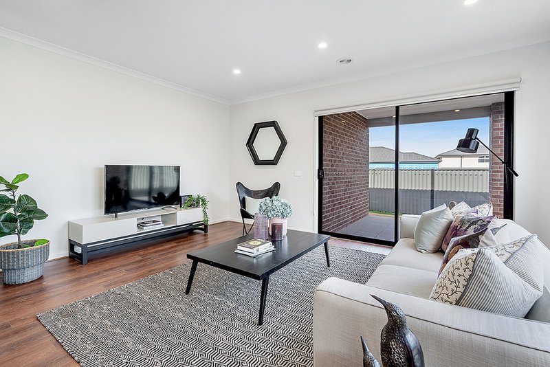 Photo - 4 Roebling Street, Craigieburn VIC 3064 - Image 8