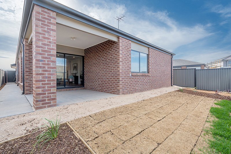 Photo - 4 Roebling Street, Craigieburn VIC 3064 - Image 18