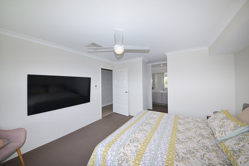 Photo - 4 Rondo Way, Yanchep WA 6035 - Image 5