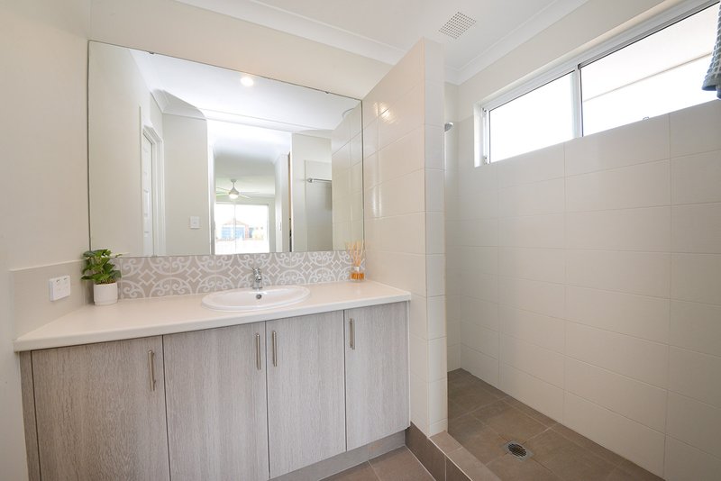 Photo - 4 Rondo Way, Yanchep WA 6035 - Image 6