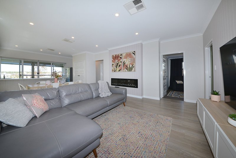 Photo - 4 Rondo Way, Yanchep WA 6035 - Image 10