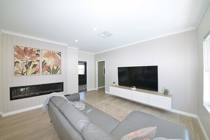 Photo - 4 Rondo Way, Yanchep WA 6035 - Image 11