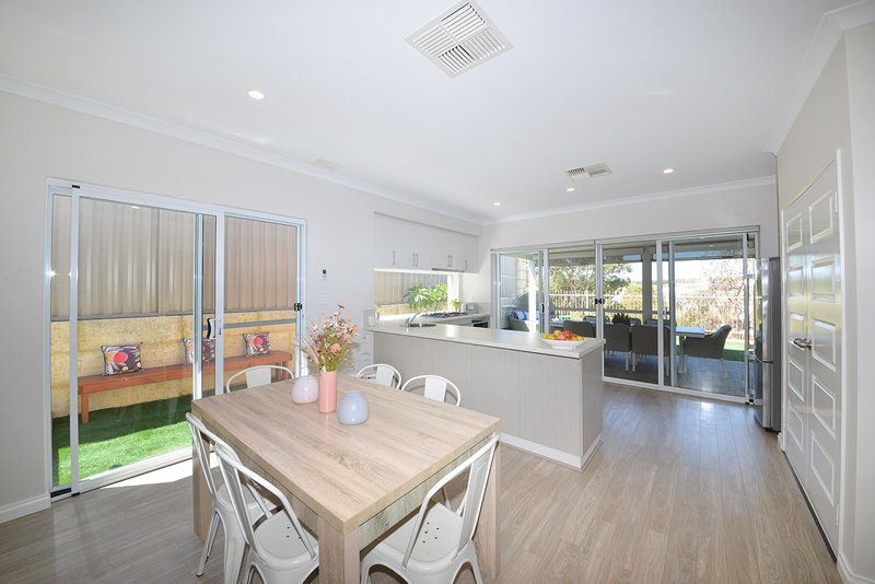 Photo - 4 Rondo Way, Yanchep WA 6035 - Image 12