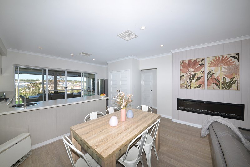 Photo - 4 Rondo Way, Yanchep WA 6035 - Image 13