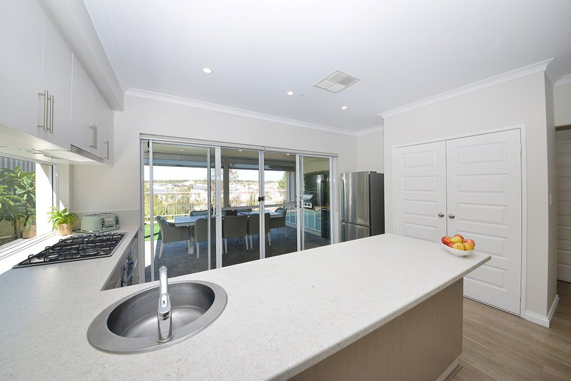 Photo - 4 Rondo Way, Yanchep WA 6035 - Image 15