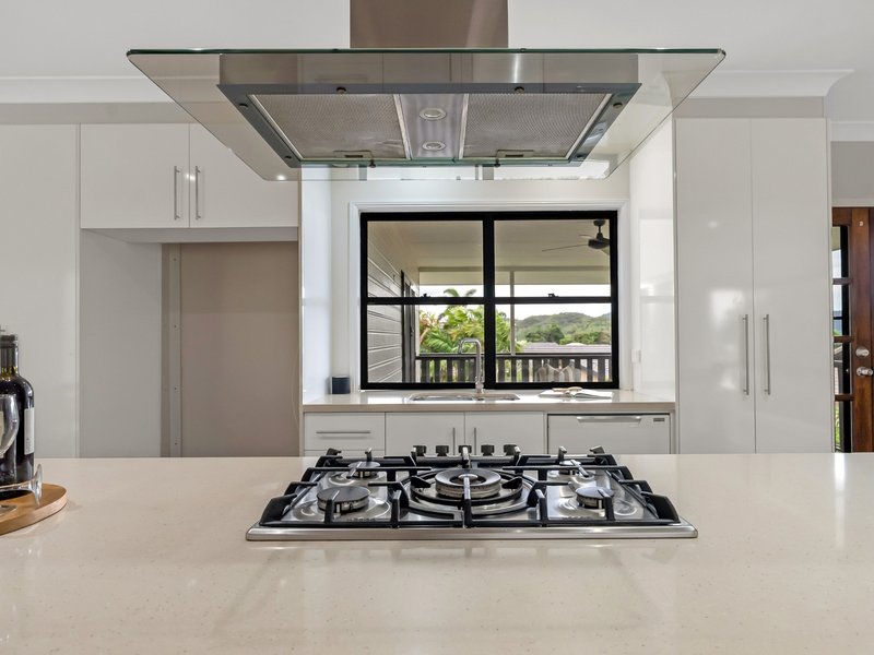 Photo - 4 Rosemont Court, Mooroobool QLD 4870 - Image 8