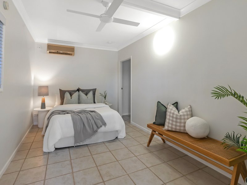 Photo - 4 Rosemont Court, Mooroobool QLD 4870 - Image 16