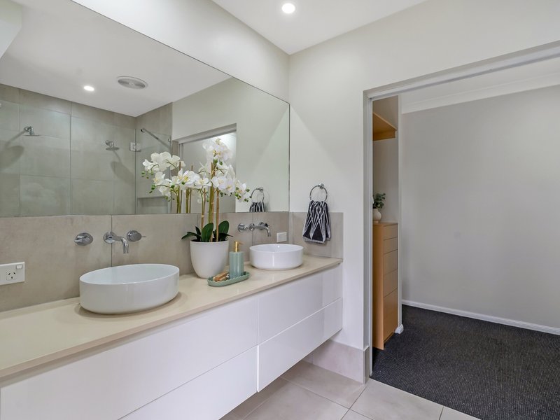 Photo - 4 Rosemont Court, Mooroobool QLD 4870 - Image 17